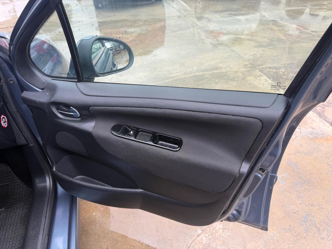 Peugeot 207 1.4 8V 75CV 5p. ONE Line