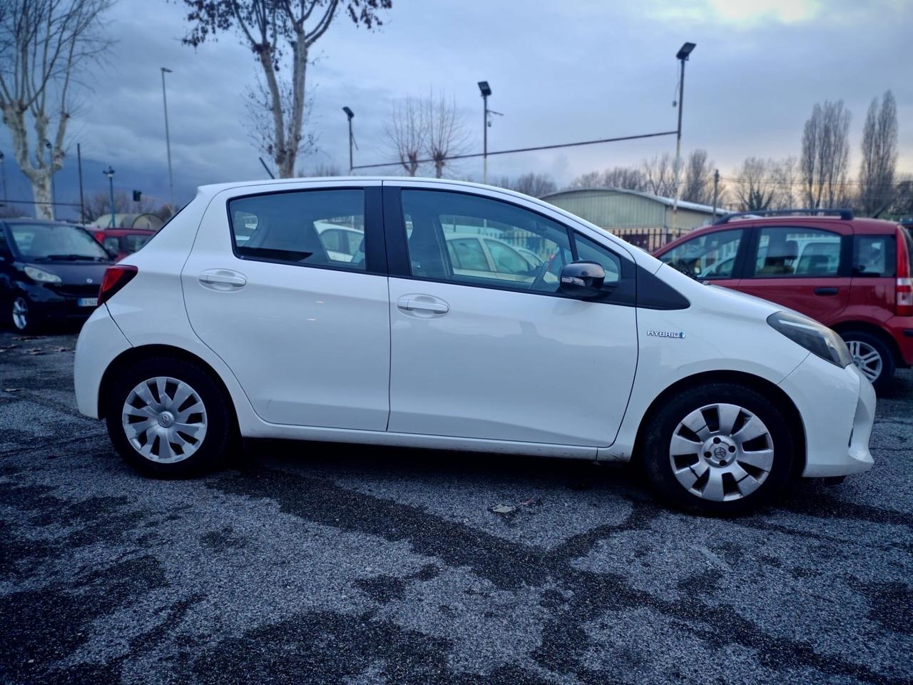 Toyota Yaris 1.5 Hybrid 5 porte by Glamour