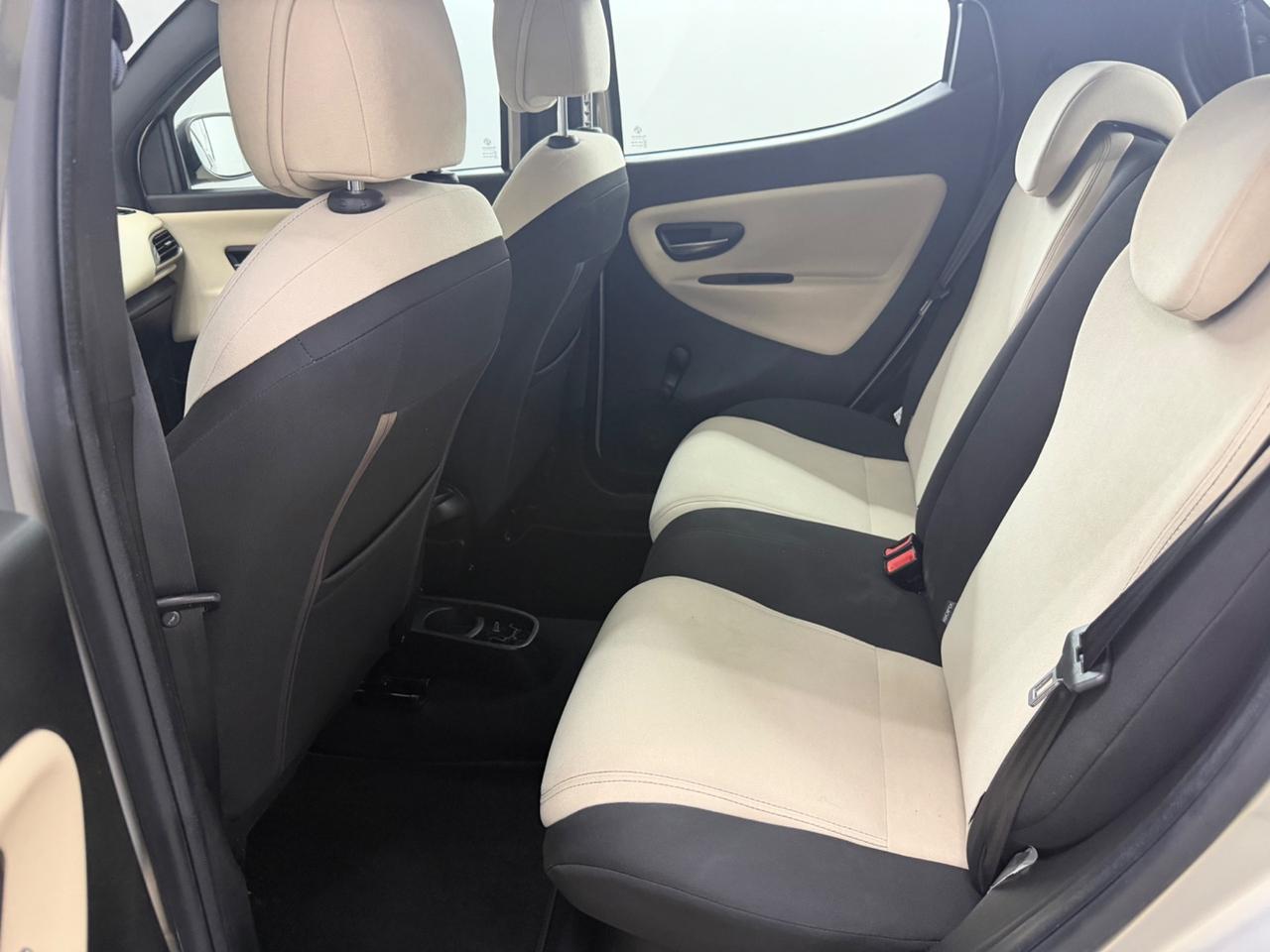 Lancia Ypsilon 1.2 69Cv