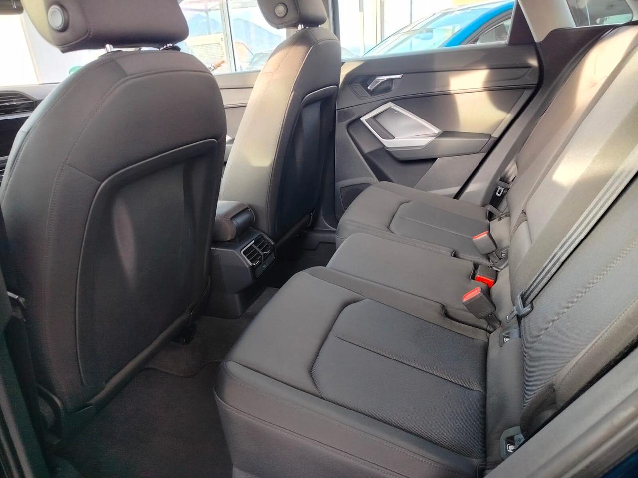 Audi Q3 35 TDI S tronic Business