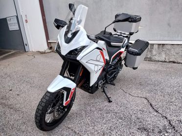 Moto Morini X-Cape 700 cerchi a raggi neri
