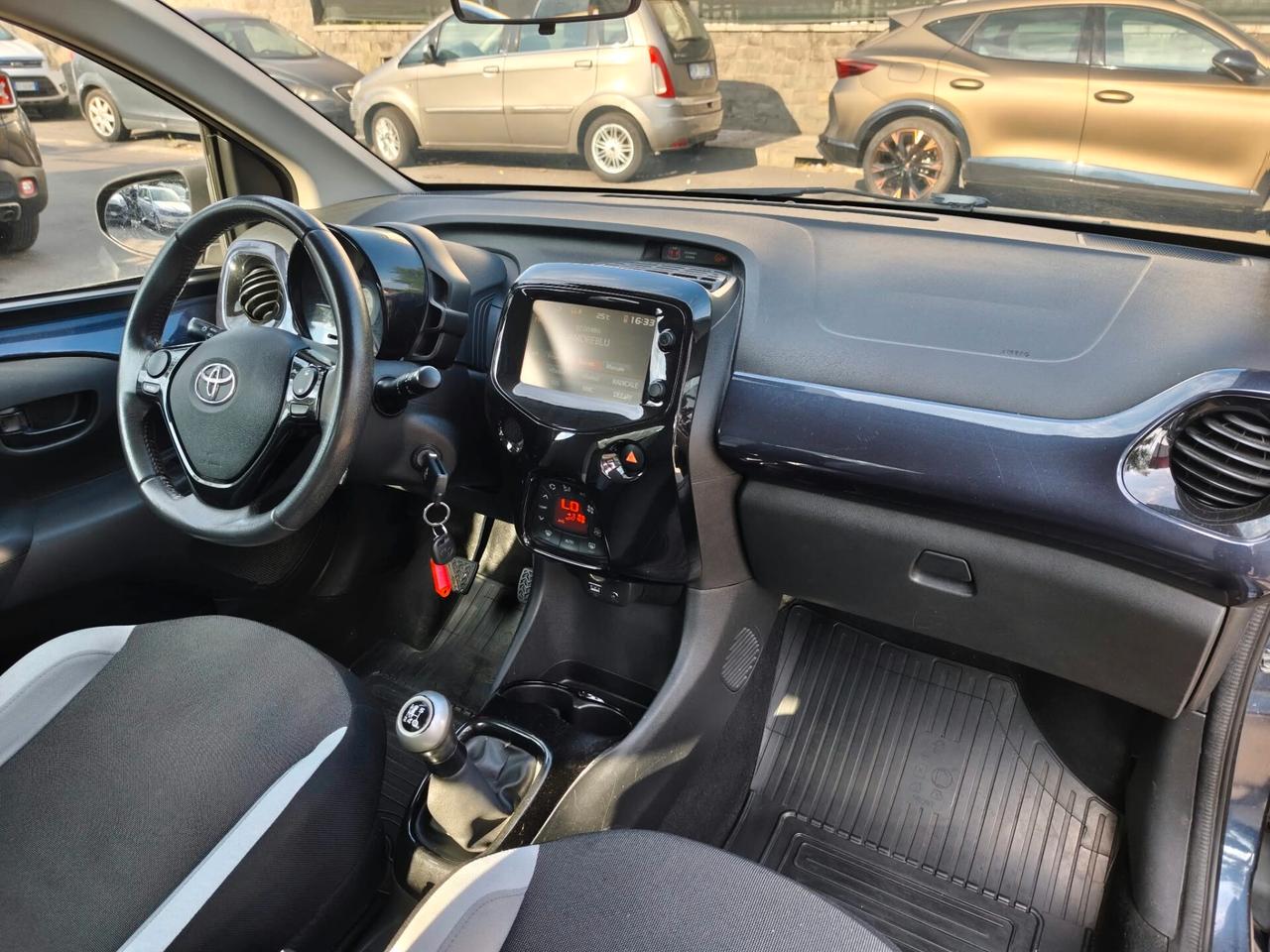 Toyota Aygo 1.0 VVT-i 69 CV 5 porte x-clusiv