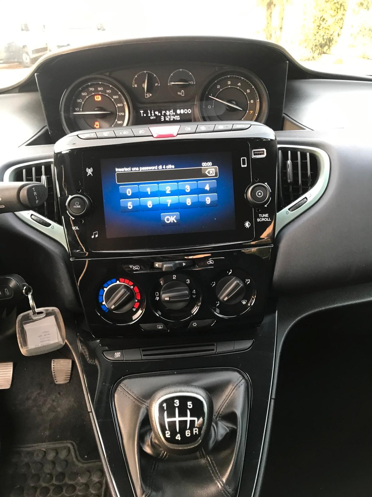 Lancia Ypsilon 1.0 FireFly 5 porte S&S Hybrid Gold