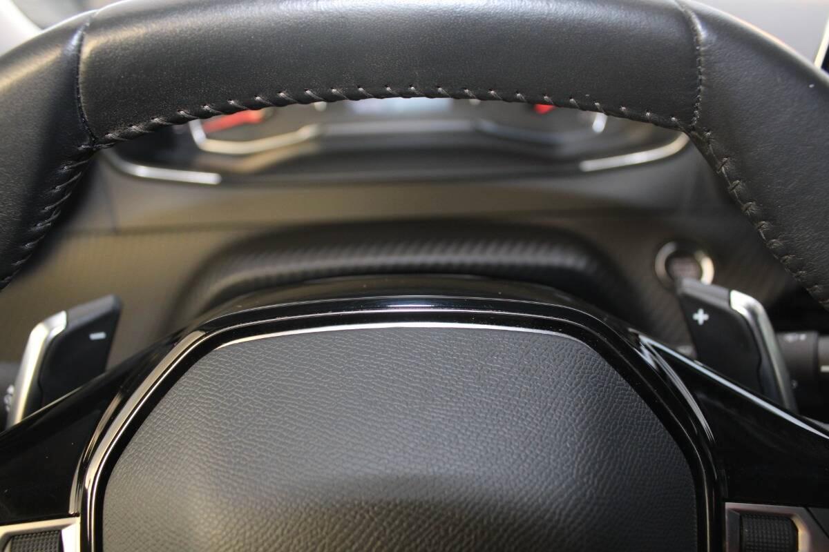 Peugeot 2008 1.5 bluehdi Allure s&s 130cv eat8 Con CARPLAY