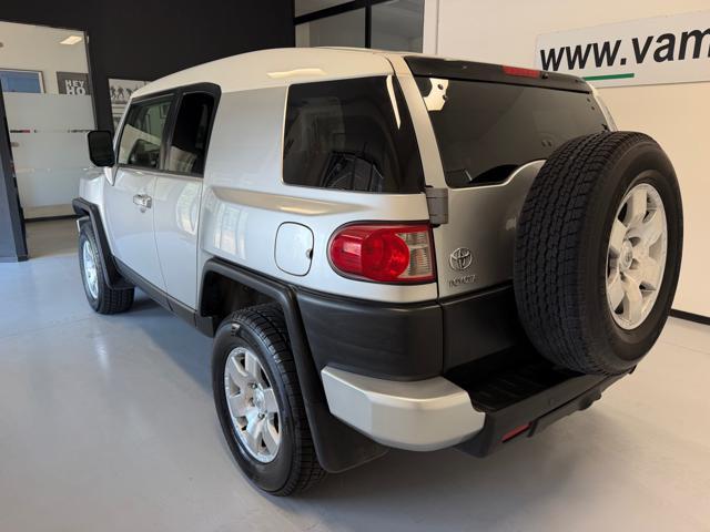 TOYOTA FJ Cruiser 2 WD