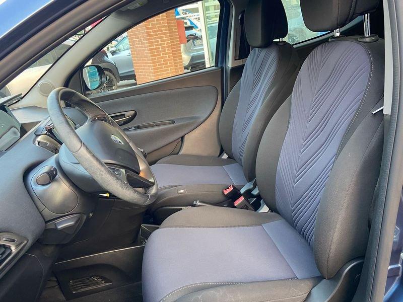 Lancia Ypsilon Ypsilon 1.0 FireFly 5 porte S&S Hybrid Ecochic Silver