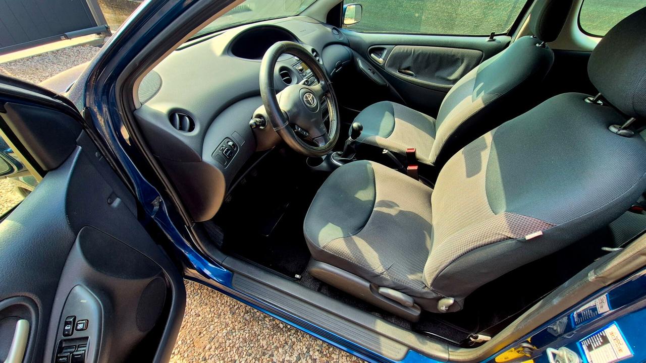 Toyota Yaris 1.0i 16V NEOPATENTATI