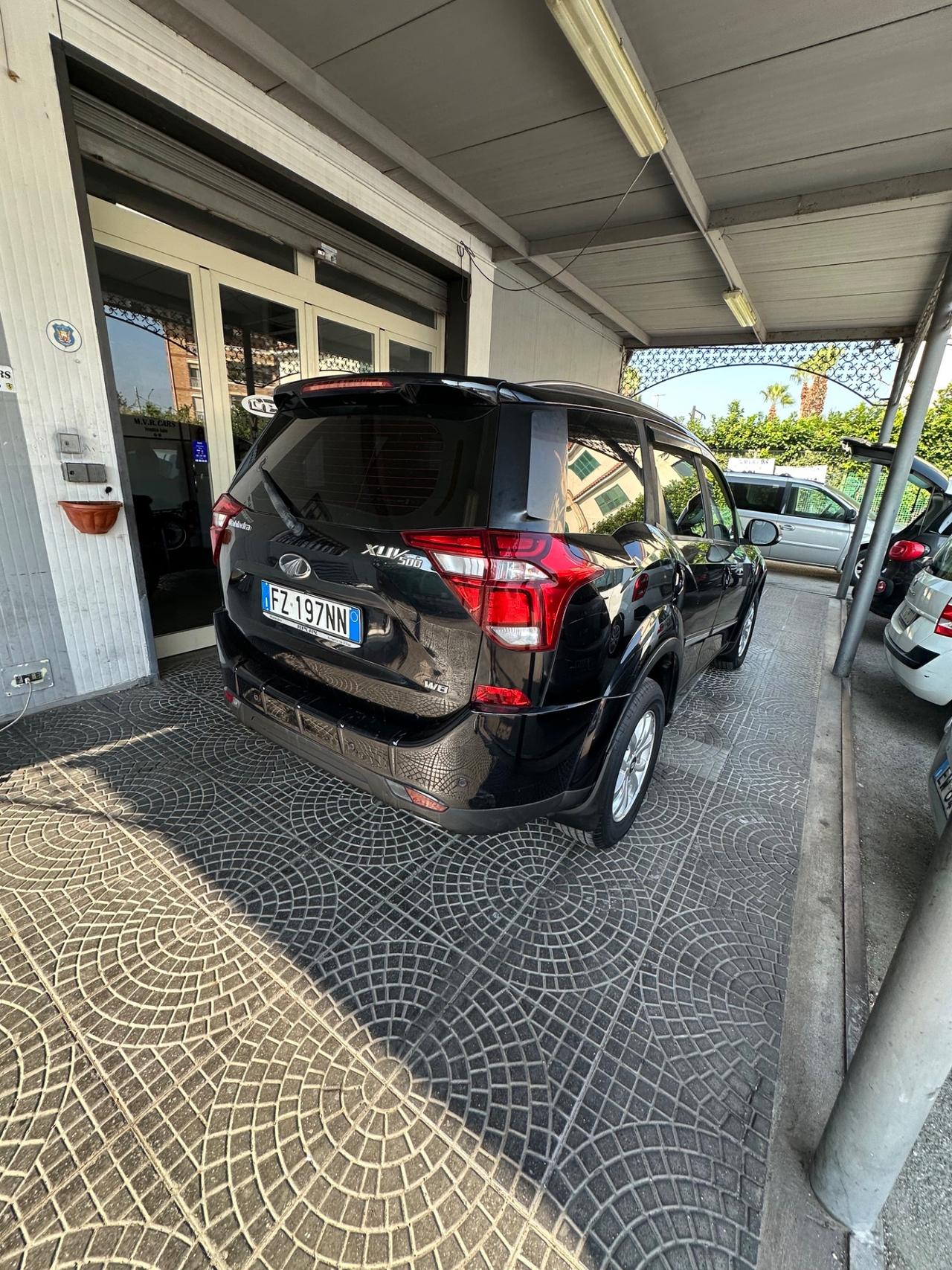 Mahindra XUV500 2.2 16V AWD W10