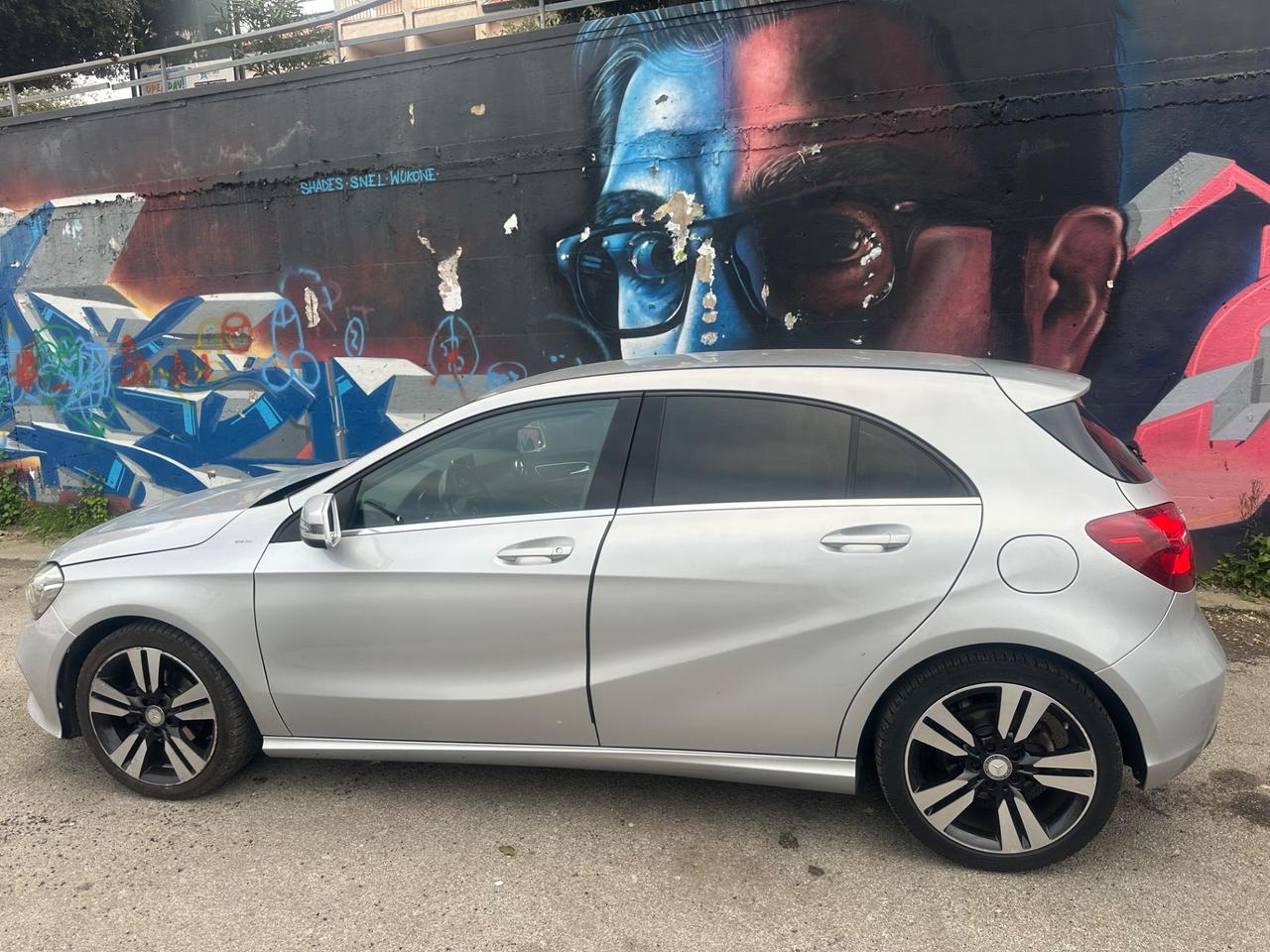 MERCEDES A180 CDI AUTOM/NAVI/LED/F1