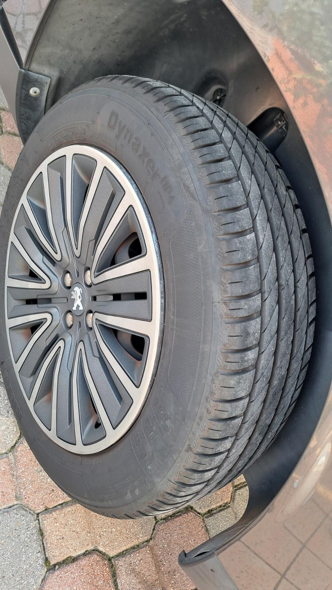 Peugeot 2008 PureTech 82 Allure OK NEO PATENTATI