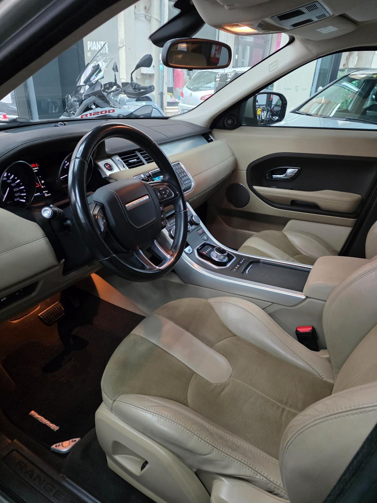 Land Rover Range Evoque 2.2 TD4 5p. Pure