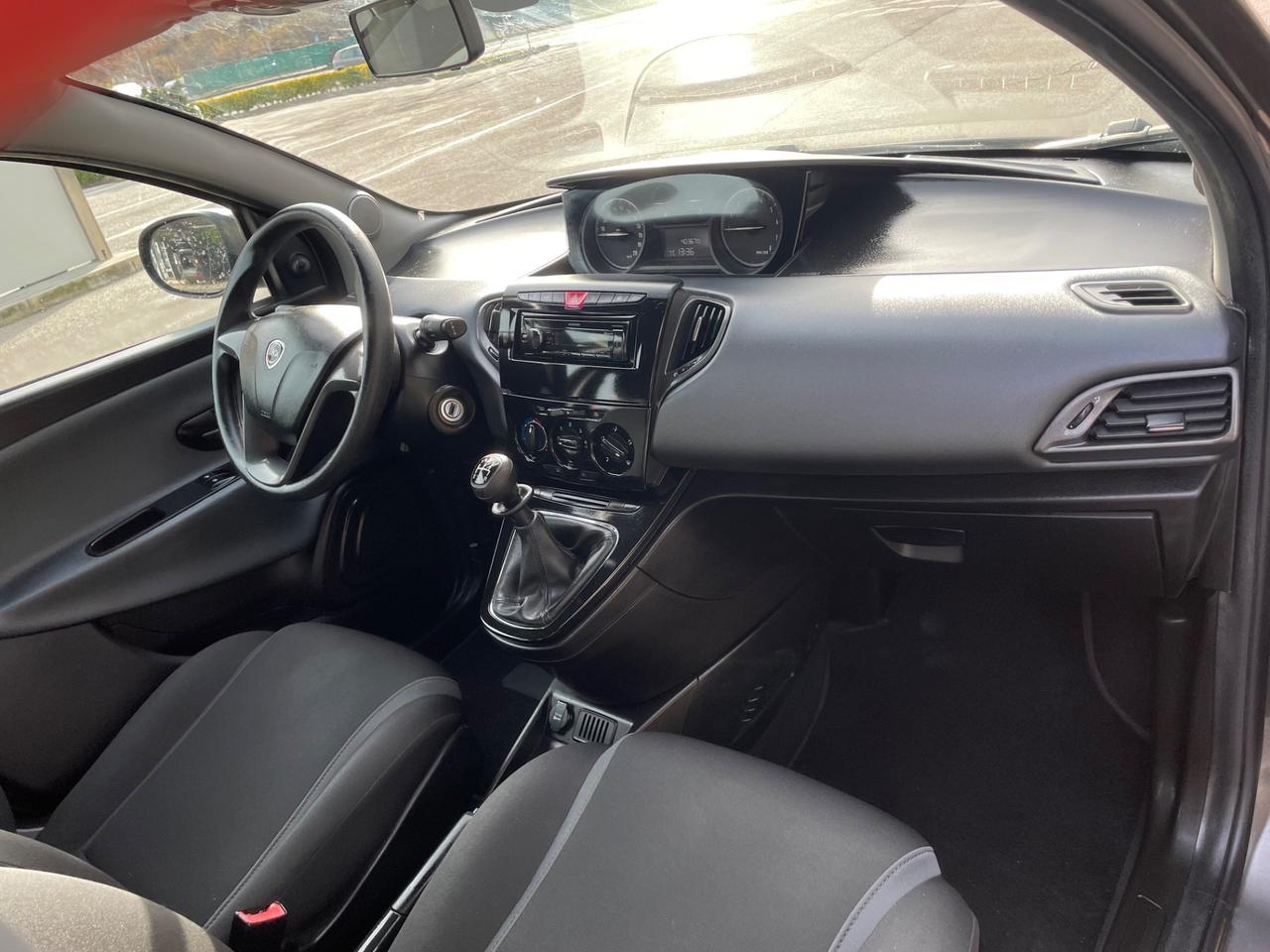 LANCIA YPSILON 10 NEOPATENTATI 1.2 BENZINA40.000 KM ANNO 2016