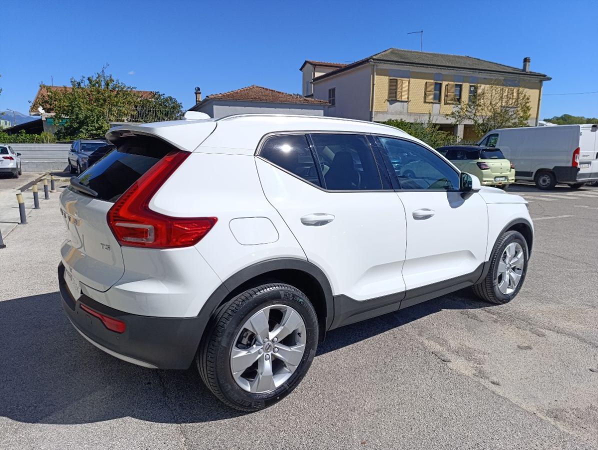 VOLVO - XC40 - T3 Momentum