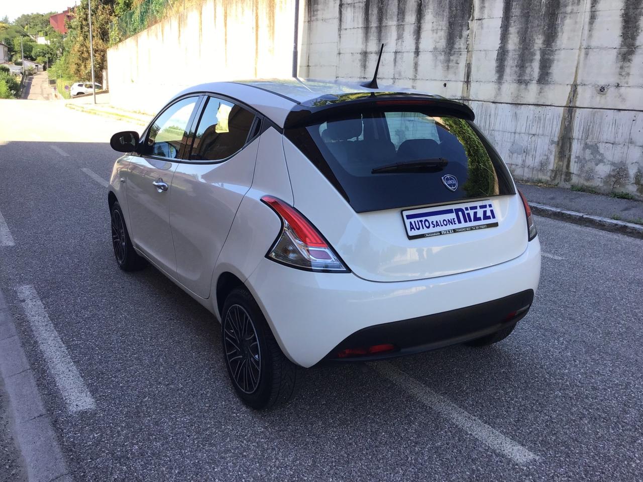 Lancia Ypsilon 1.0 FireFly 5 porte S&S Hybrid Silver