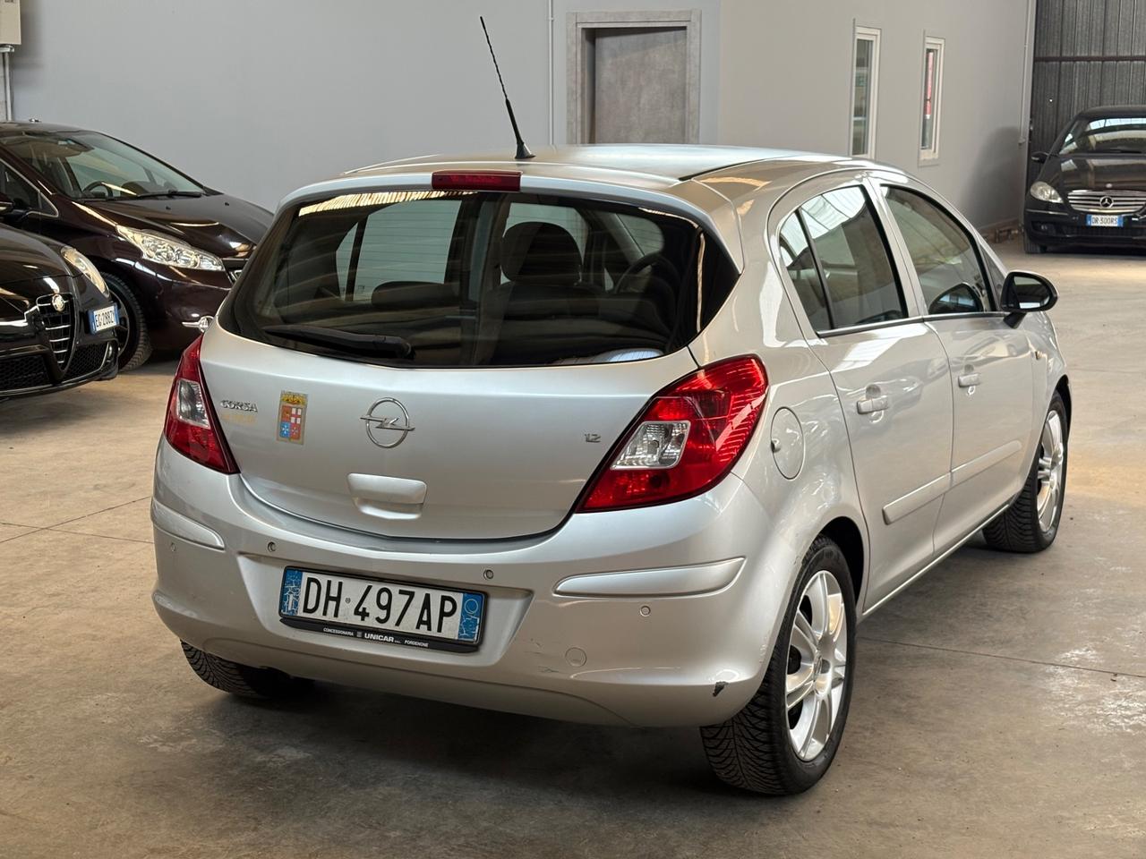 Opel Corsa 1.4 16V 5 porte AUTOMATICA