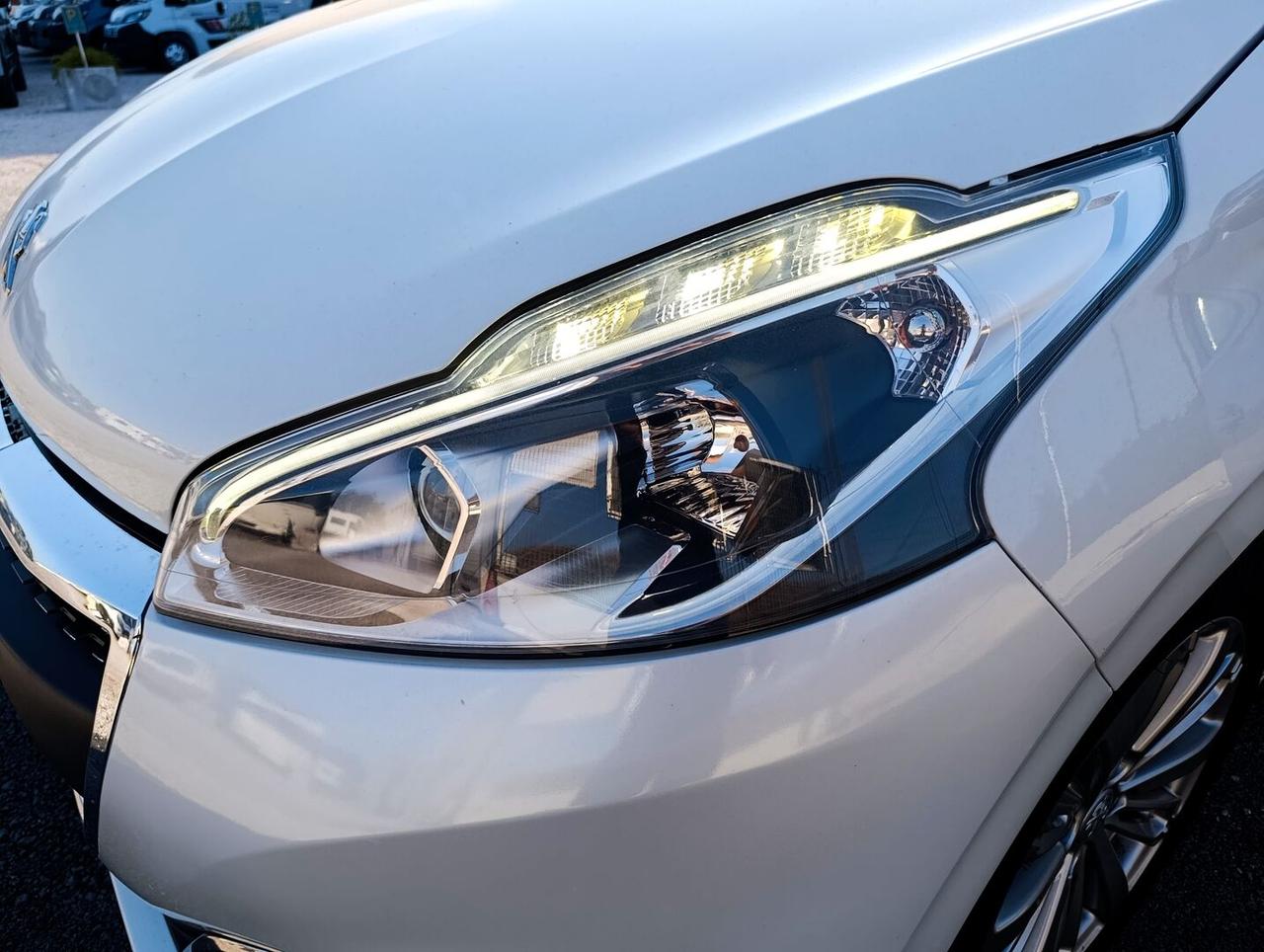 Peugeot 208 1.2 puretech Allure 82cv 5p