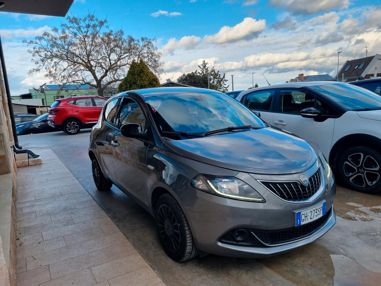 Lancia Ypsilon 1.0 FireFly 5 porte S&S Hybrid Silver