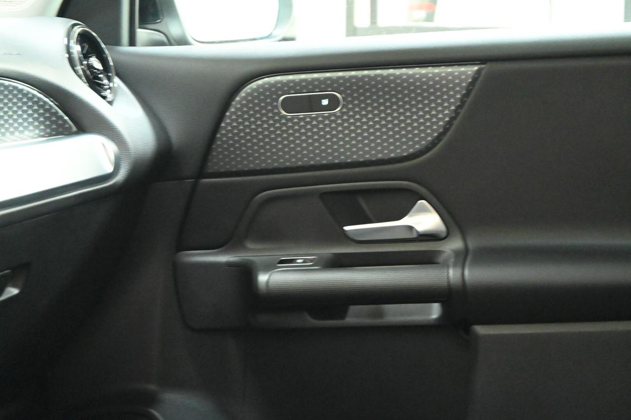 MERCEDES GLB (X247) GLB 180 d Automati...