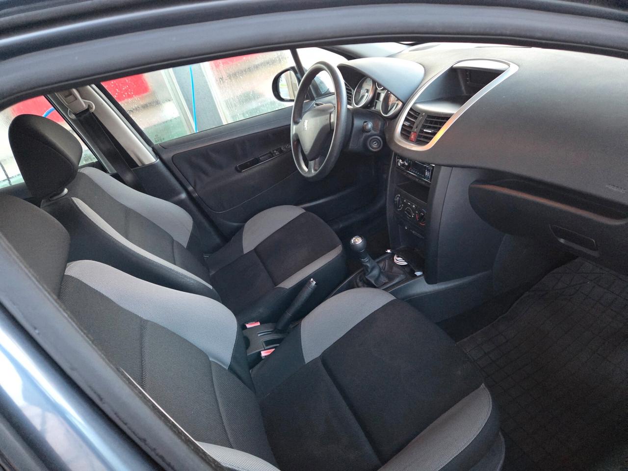 Peugeot 207 1.4 HDi 70CV 5p. ONE Line 2008