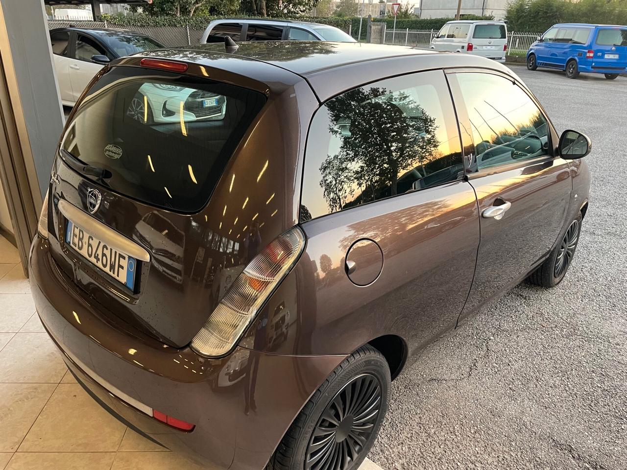 Lancia Ypsilon 1.3 MJT 75 CV MomoDesign