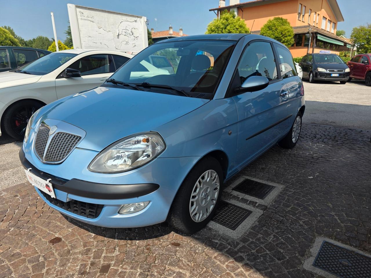 Lancia Ypsilon 1.2 con 140.000km