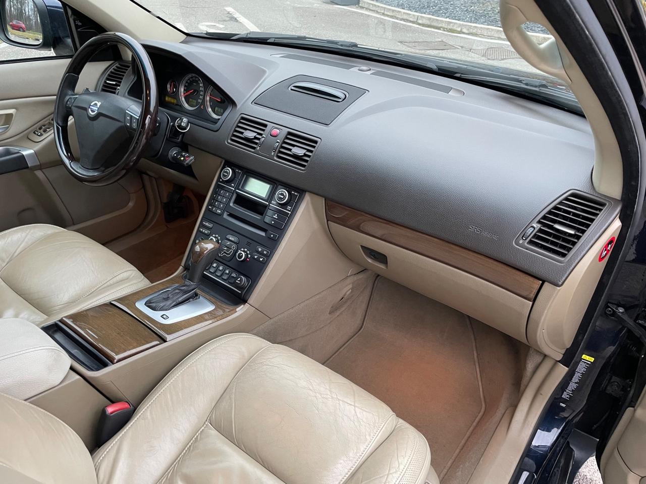 Volvo XC 90 XC90 2.4 D5 185 CV aut. AWD Executive* 7 posti *