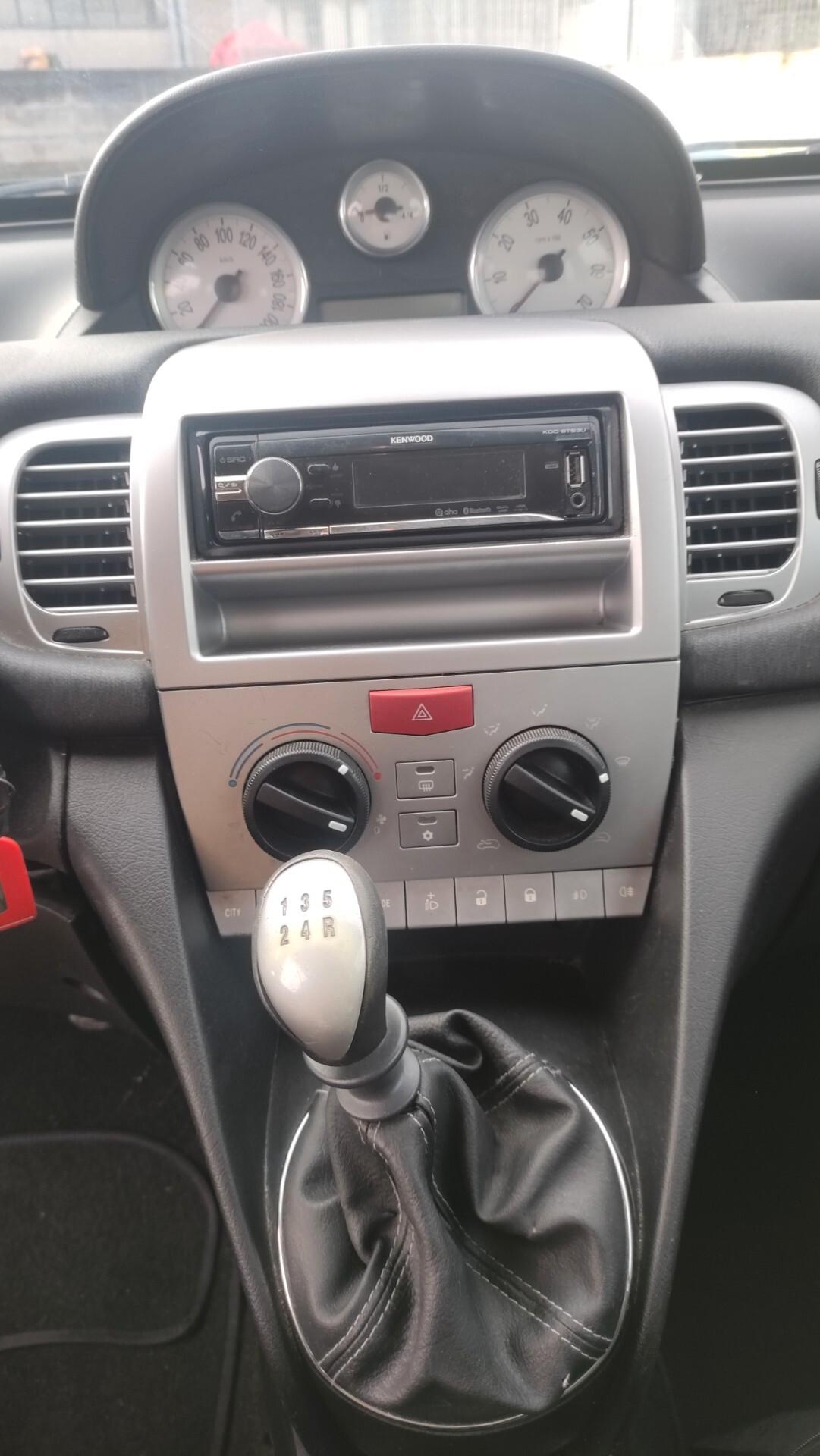 Lancia Ypsilon 1.2 bz 69CV NEOPATENTATAI - 2011