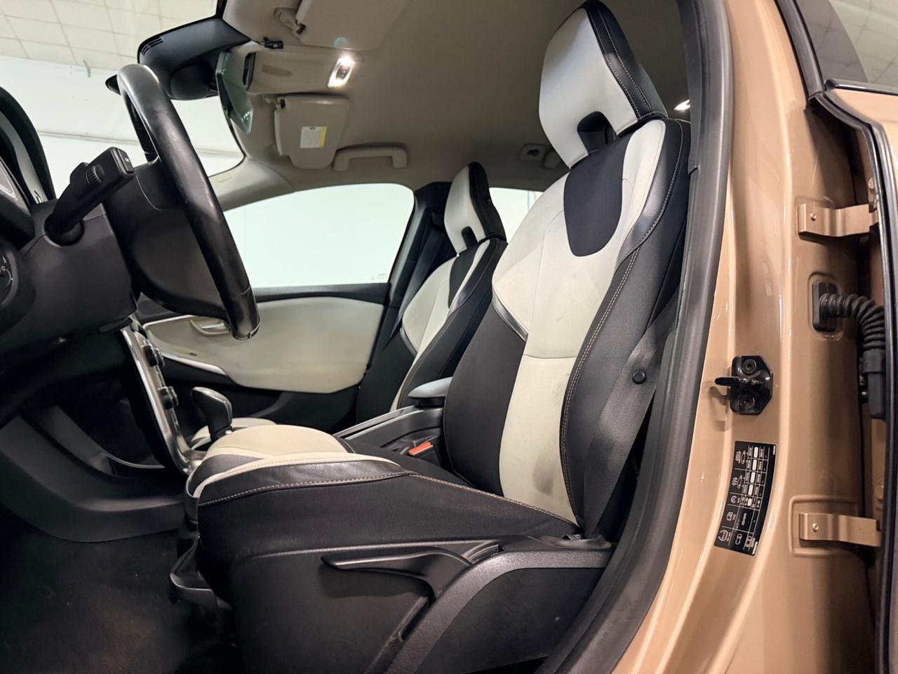 Volvo V40 Cross Country D3 Geartronic Momentum