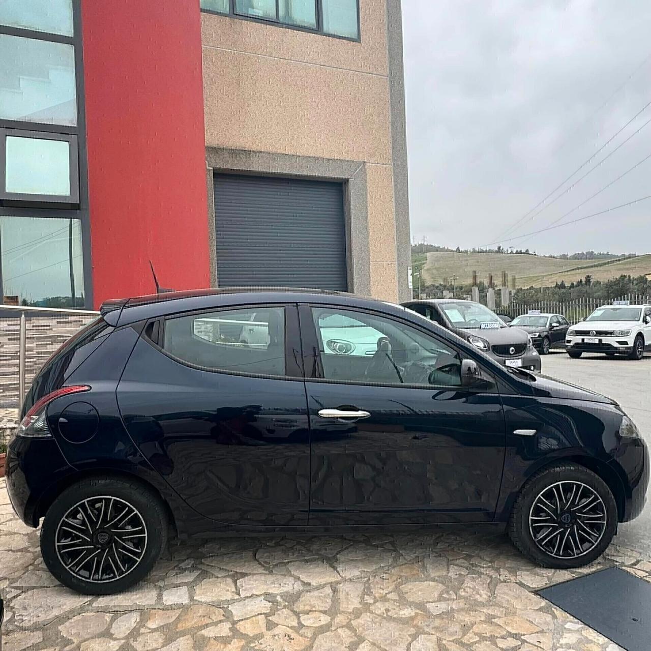 Lancia Ypsilon 1.0 FireFly 5 porte S&S Hybrid Ecochic Gold