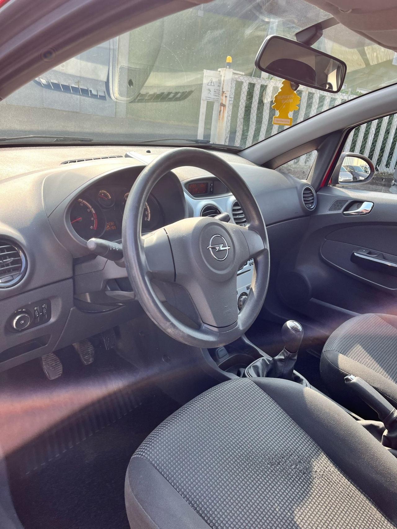 Opel Corsa 1.2 3 porte Neopatentati