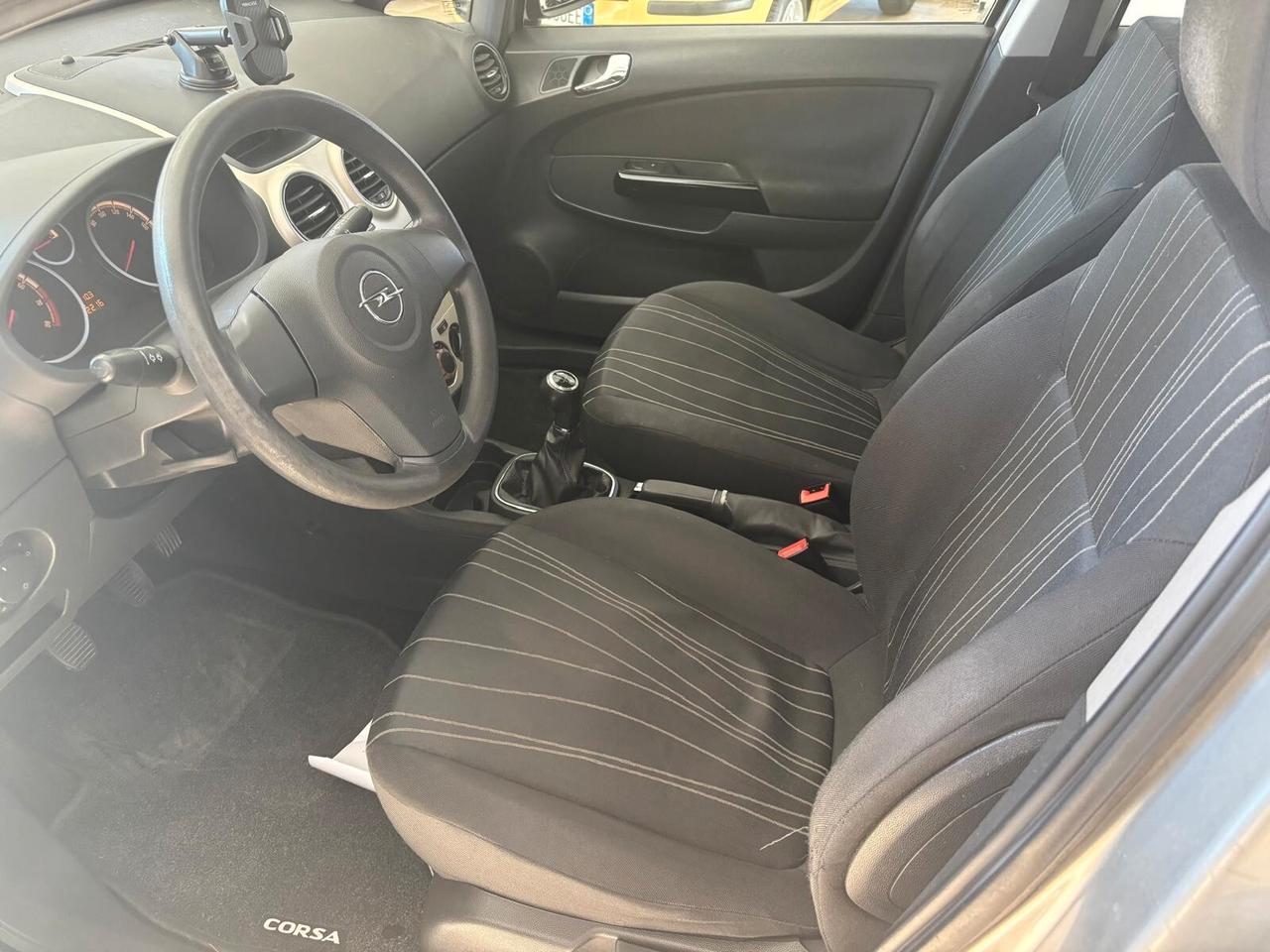 OPEL CORSA ANNO 2008 BZ 1.2 ADATTA NEOPATENTATI KM 152 MILA