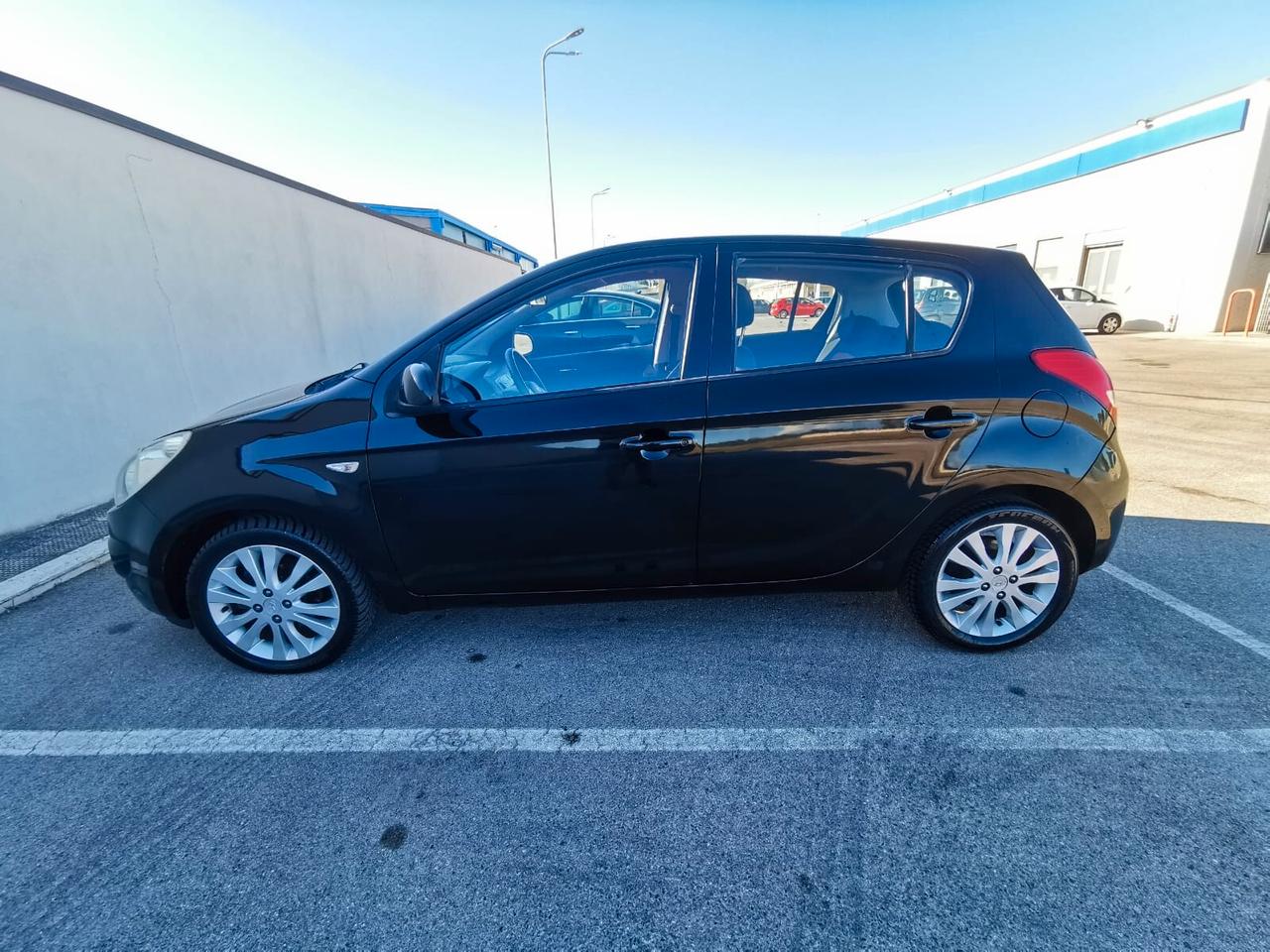 Hyundai i20 1.6 CRDi VGT 5p. Premium 2010