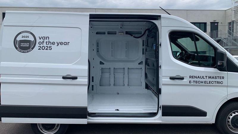Renault Master Nuovo E-Tech electric FG TA L2H2 T35 long range AC22/DC130