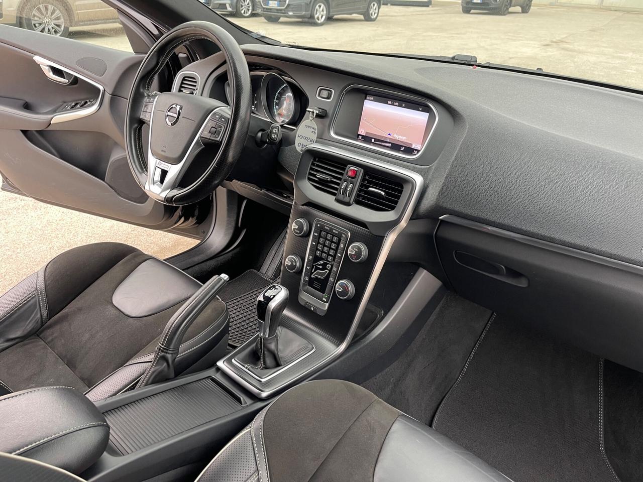 VOLVO V40 2.0 D2 120CV R-DESIGN FULL LED MY17
