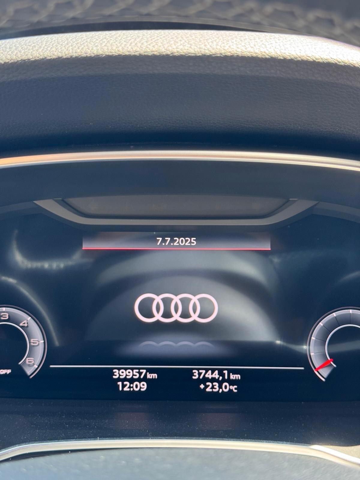 Audi Q3 SPB 35 TDI S tronic Identity Black