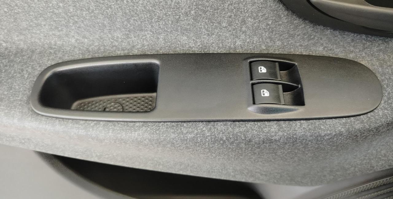 Lancia Ypsilon 1.0 firefly hybrid Silver s&s 70cv