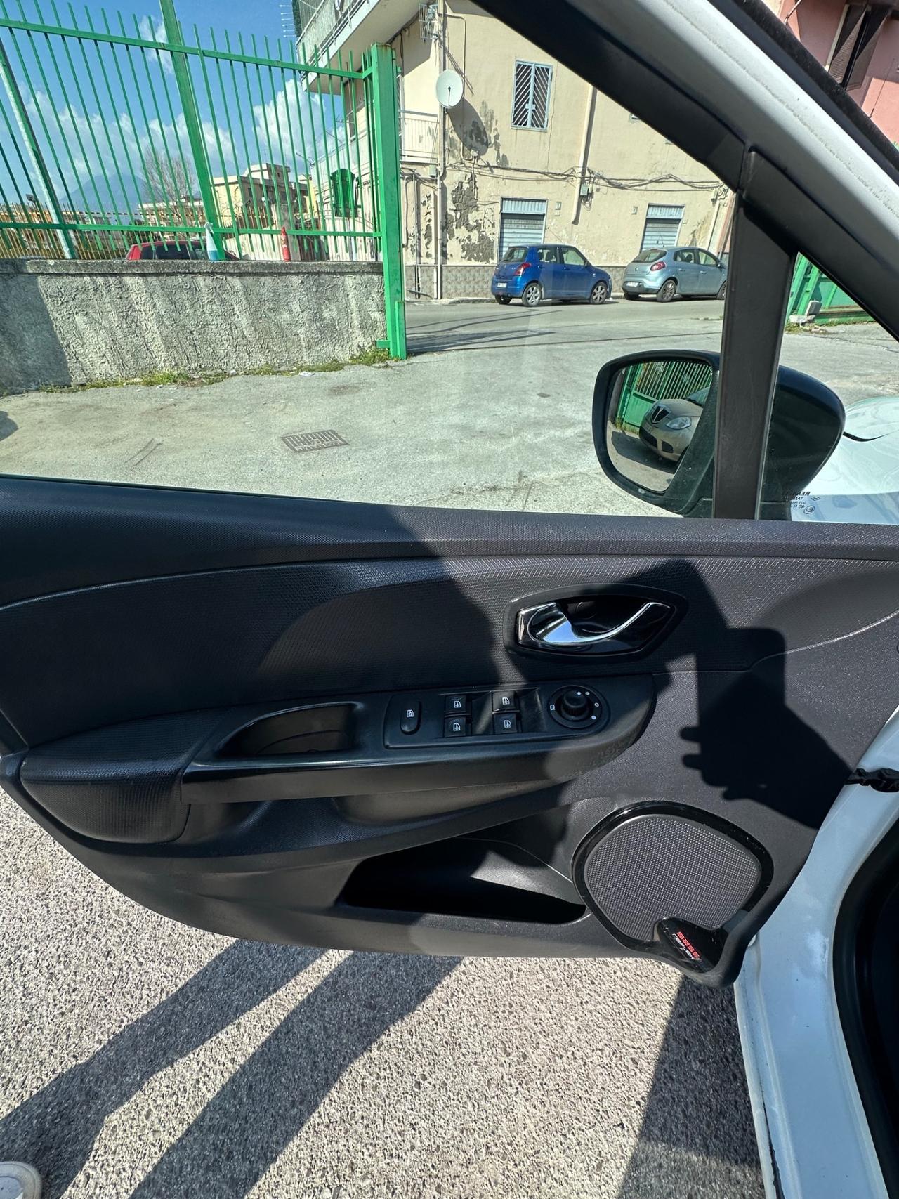 Renault Clio dCi 8V 90 CV Start&Stop 5 porte Energy Duel