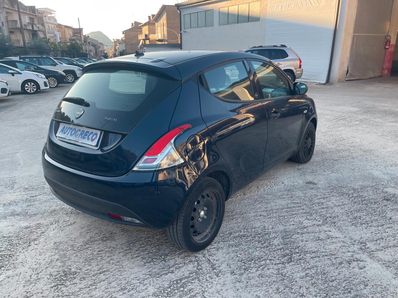 Lancia Ypsilon 1.0 FireFly 5 porte S&S Hybrid Ecochic Silver