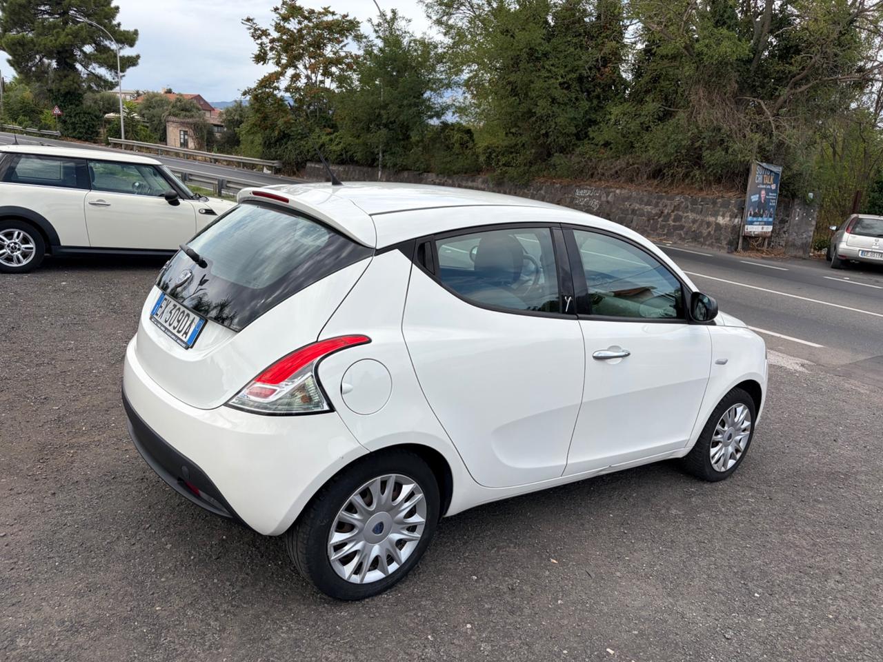 Lancia Ypsilon 1.2 69 CV 5 porte S&S Silver