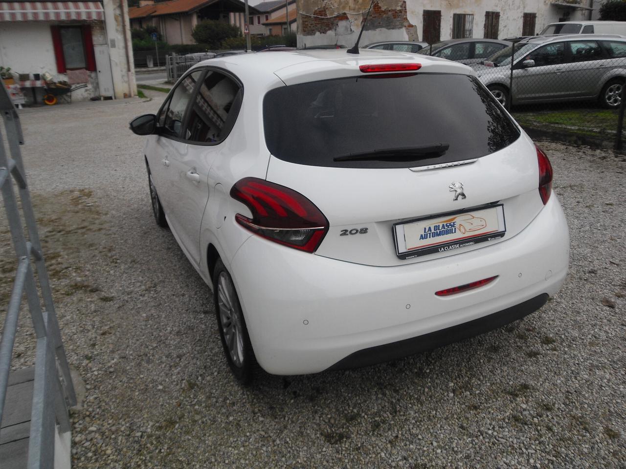 Peugeot 208 PureTech 82 5 porte Style neopatentati