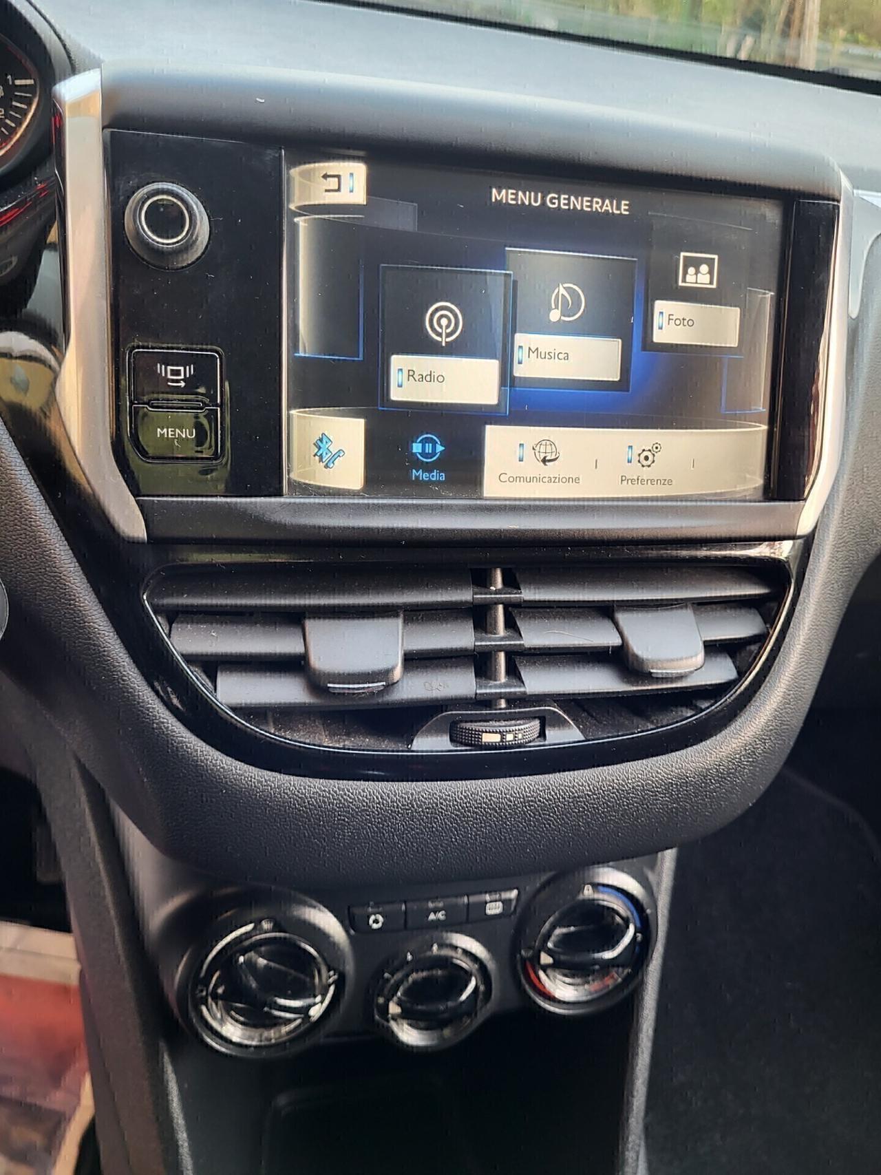PEUGEOT 208 1,4 HDI-UNICA PROPRIETAR-4 REVISIONI