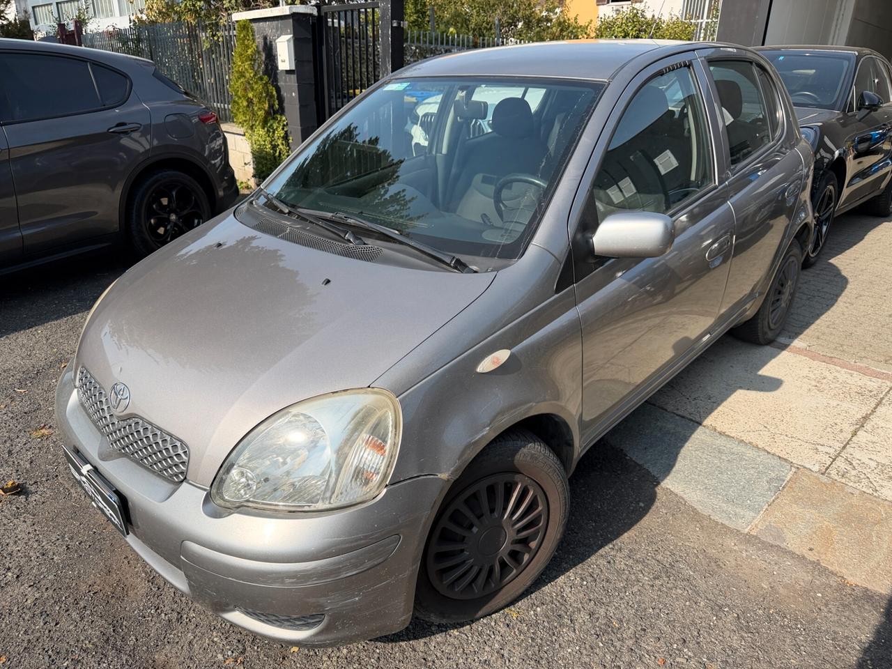 Toyota Yaris 1.0i 16V cat 5 porte Sol
