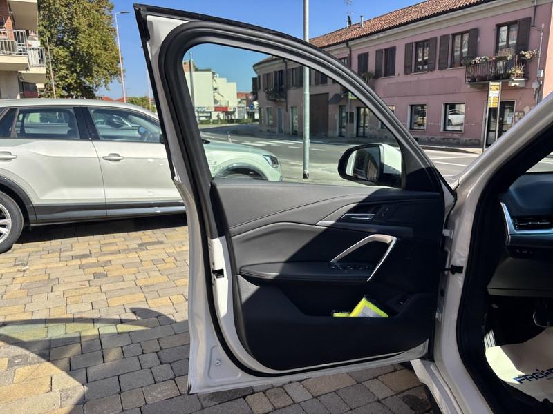 BMW X1 sdrive18d auto LED-NAVI-PELLE-18"