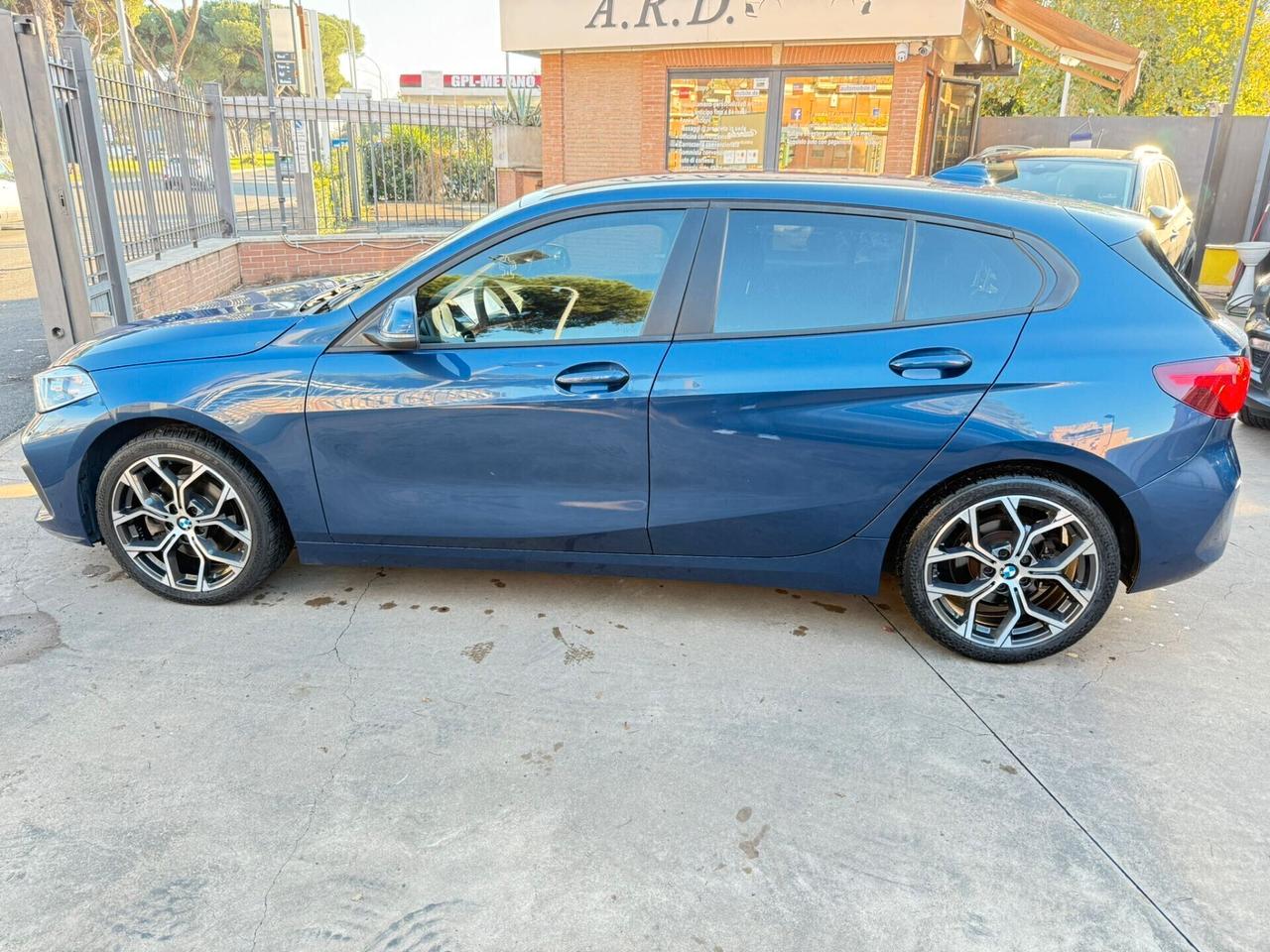 Bmw 116 116d 5p. Advantage