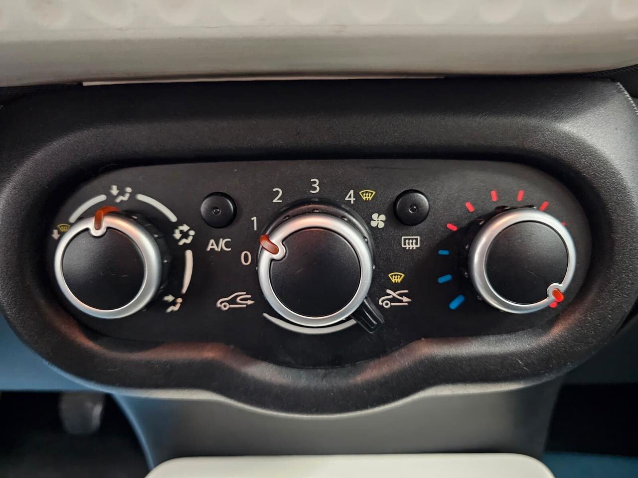 Renault Twingo SCe Life - NeoPatentati