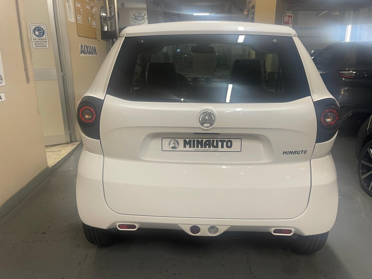 NOLEGGIO Aixam Miniauto Minauto Access