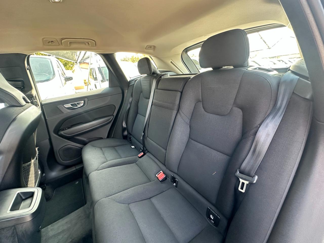 Volvo XC 60 B4 (d) AWD Geartronic Momentum Pro