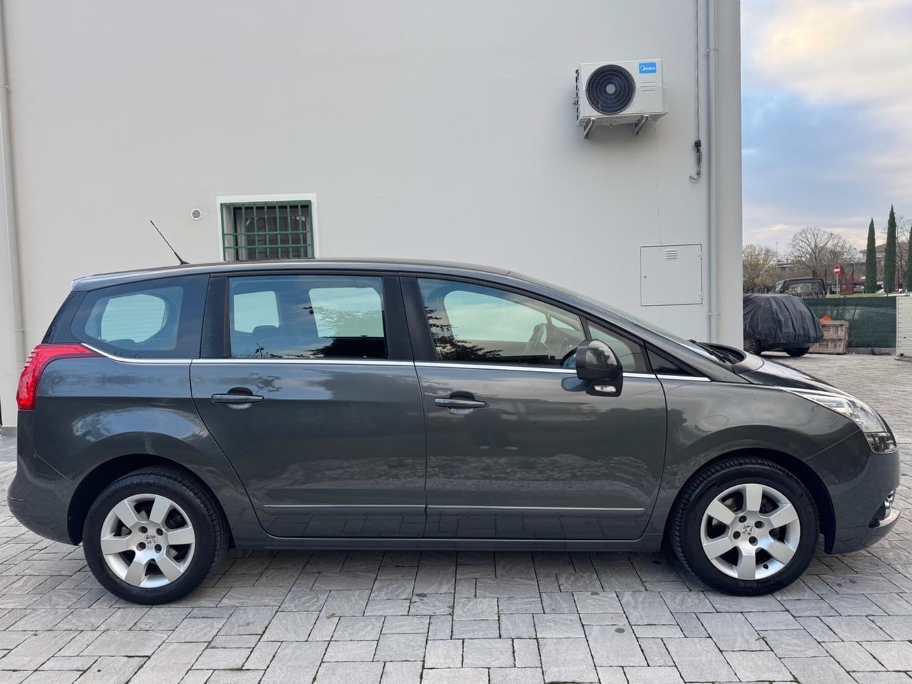 Peugeot 5008 1.6 HDi 112CV Business OK NEOPATENTATI