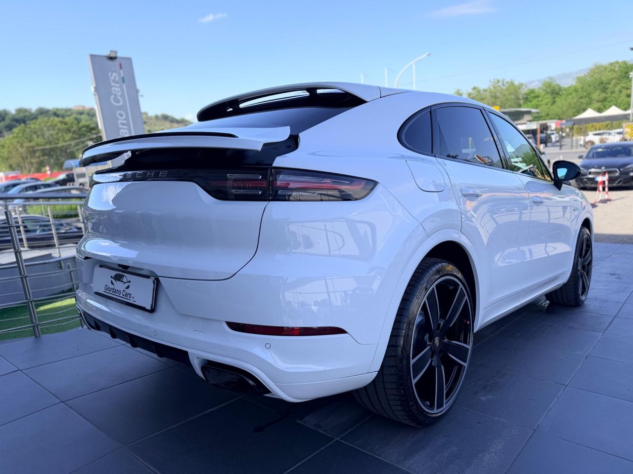 Porsche Cayenne Coupé 3.0 V6 E-Hybrid introvabile