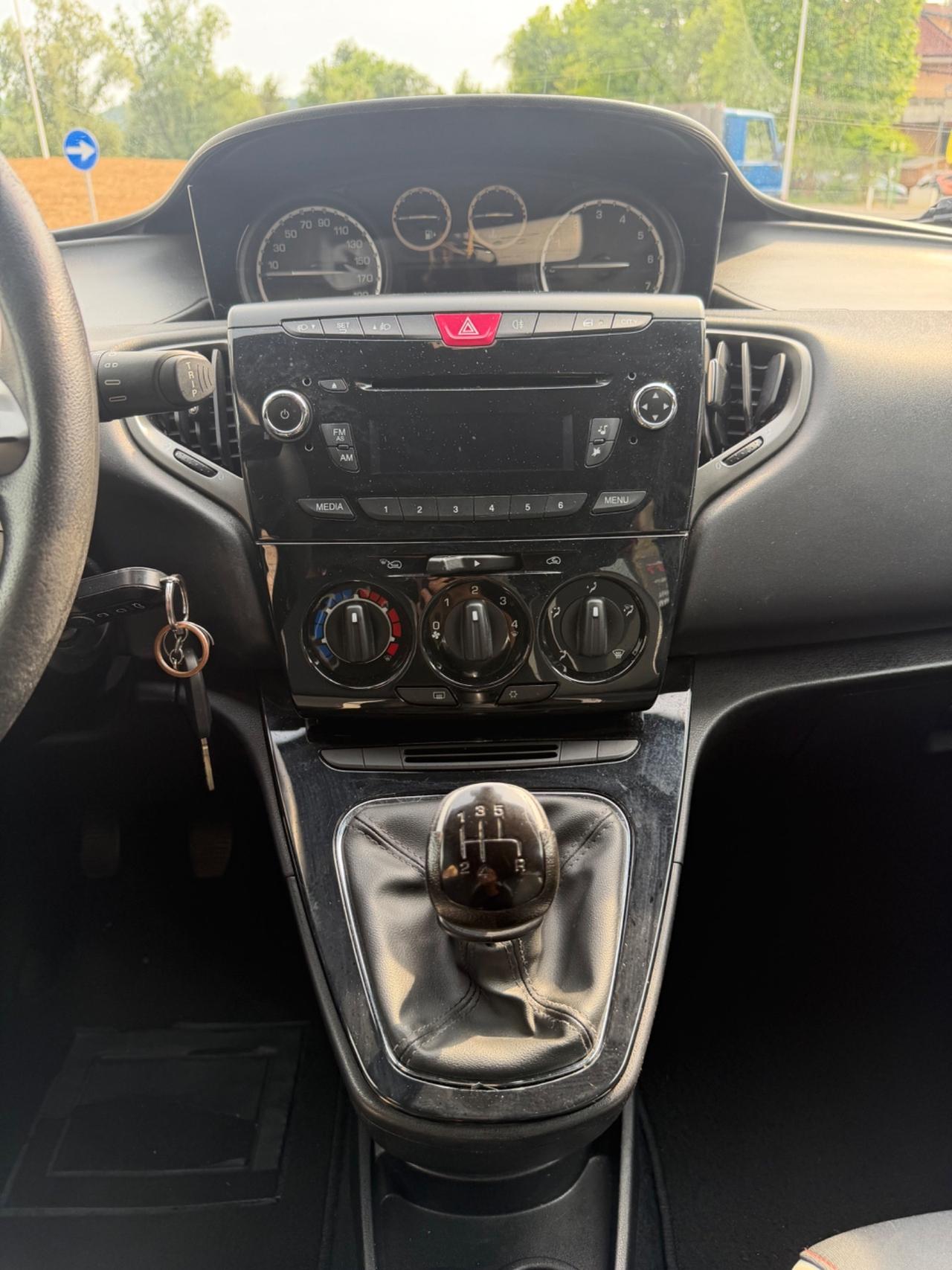 Lancia Ypsilon 1.2 69 CV 5 porte Elefantino